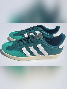 Mens 12.5 Adidas Barreda men’s sneakers in green, brand new without box